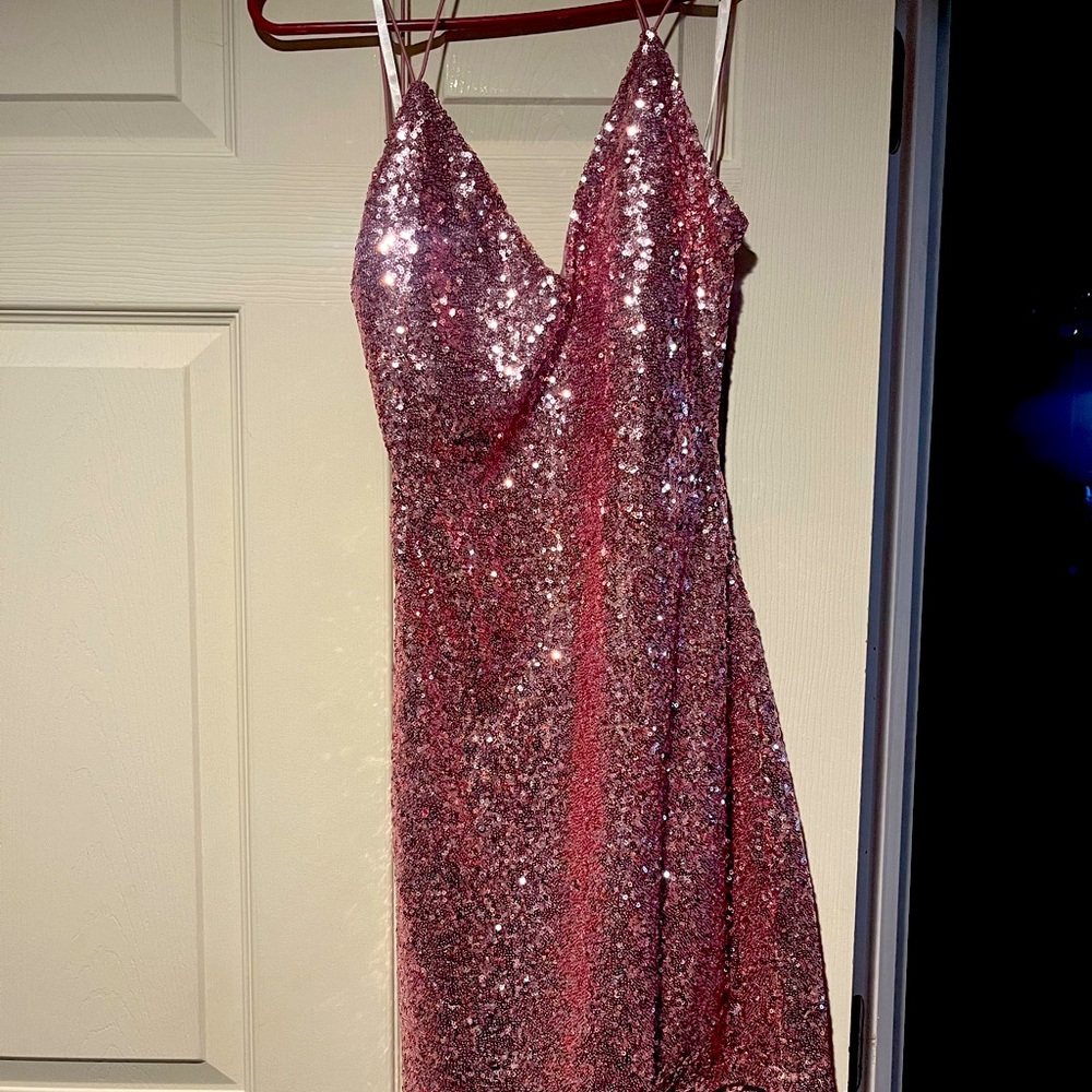 Women’s dress. Size large fits more like a medium. Never worn